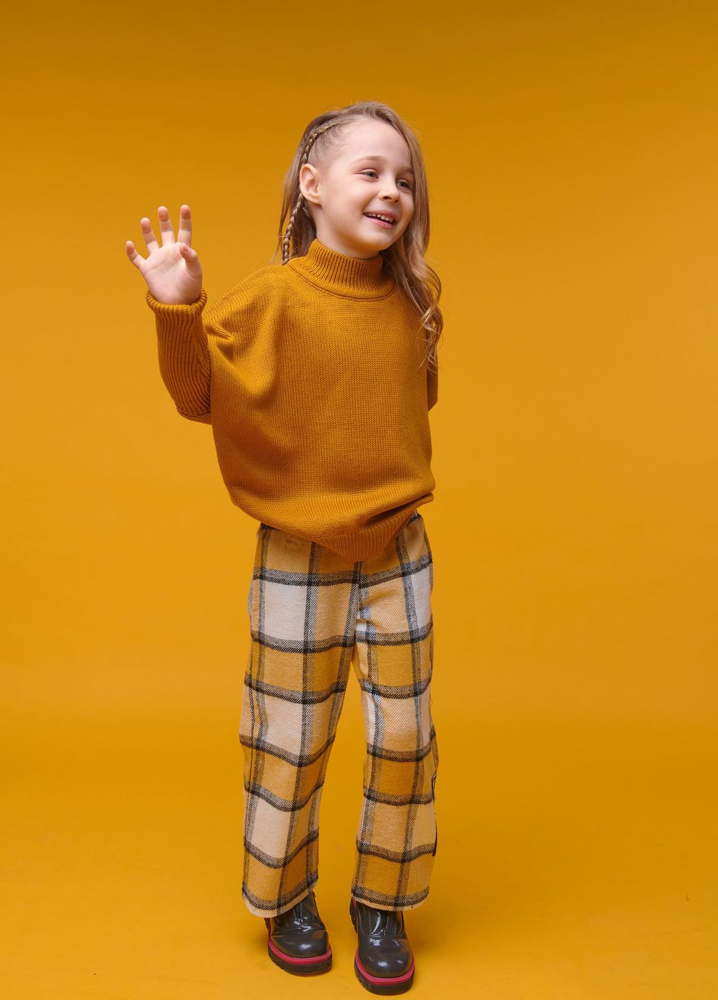 Желтый демисезонный свитер вязаный для девочки темно-жёлтый джемпер Yumster