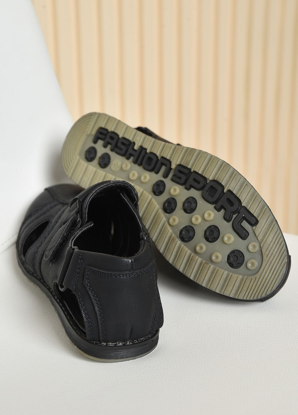 Туфлі дитячі для хлопчика чорного кольору на ліпучці Let's Shop (260660079)