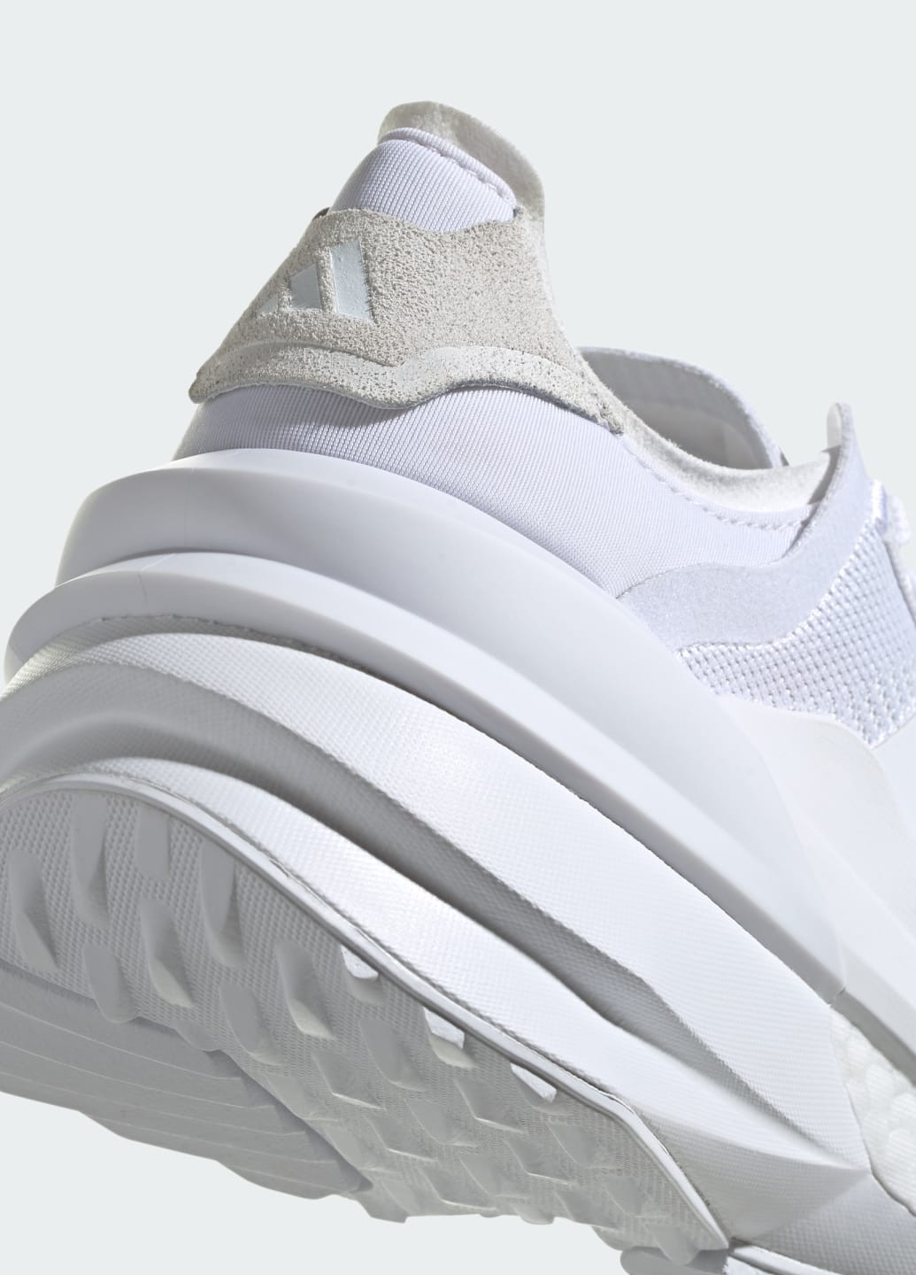 Білі всесезонні кросівки avryn_x adidas