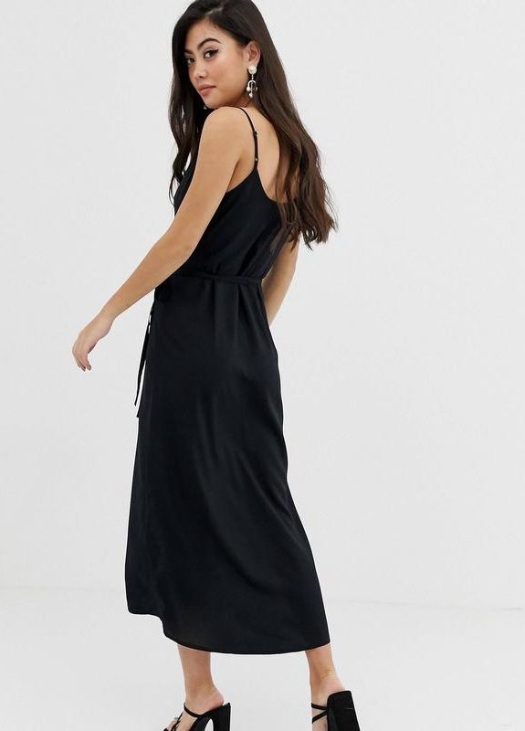 Черное платье миди на бретельках с запахом design вискоза Asos