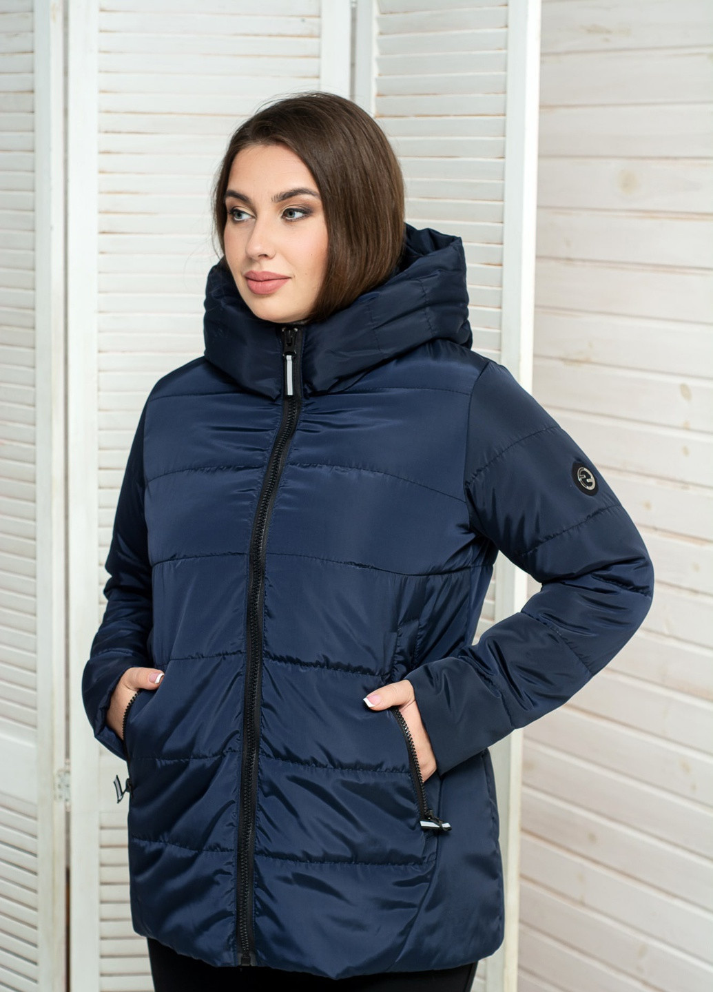 Темно-синяя демисезонная женская куртка весенняя большого размера SK