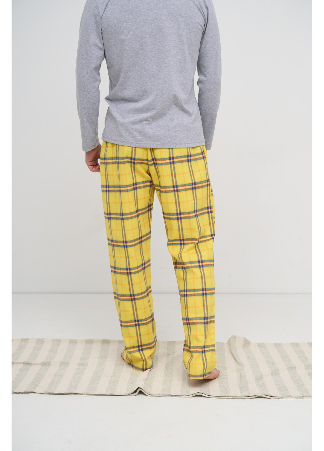 Піжама чоловіча лонгслів + штани в клітинку жовті Handy Wear (275995020)