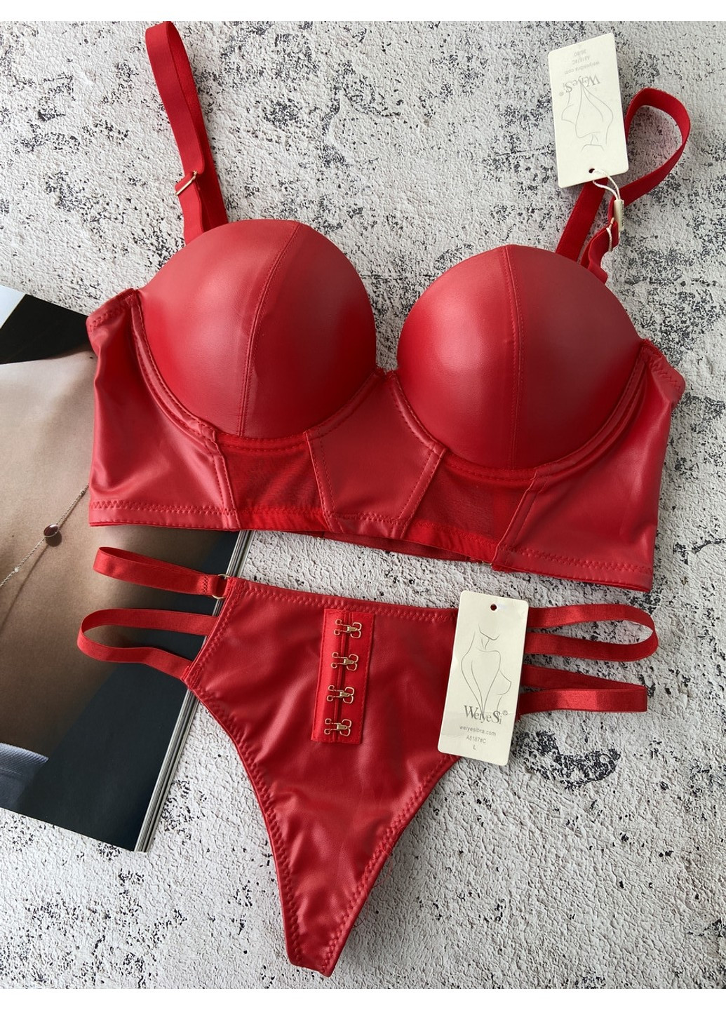 Червоний шикарний червоний комплект жіночої спідньої білизни на чашку с Weiyesi