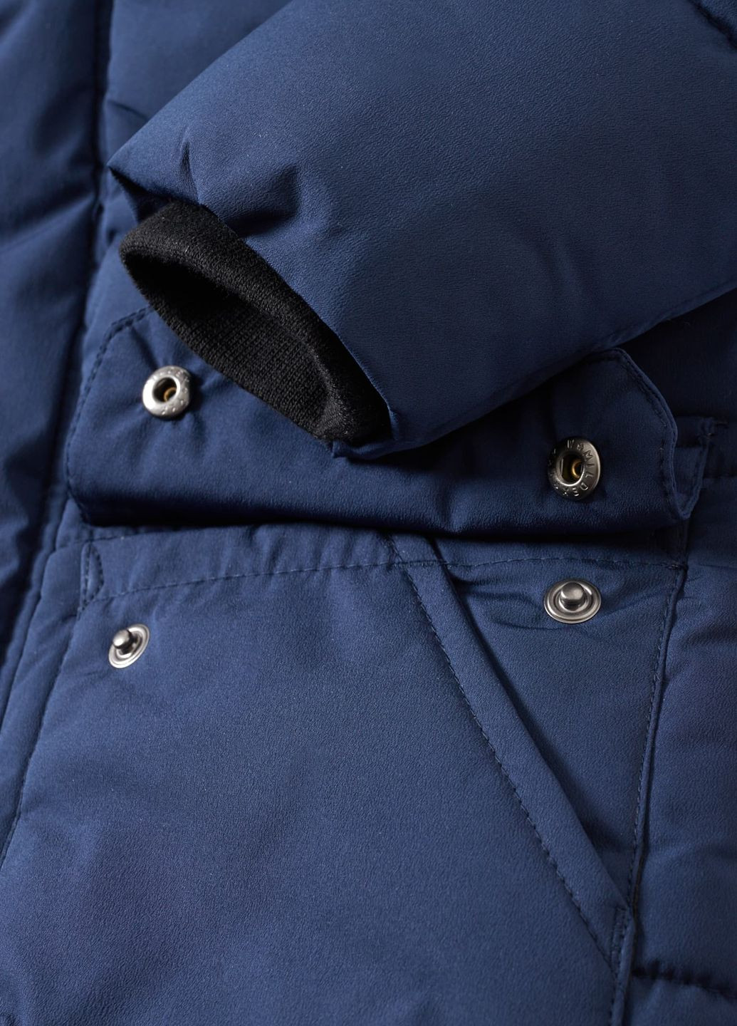 Темно-синяя зимняя зимняя куртка для мальчика темно-синяя 2207164 C&A
