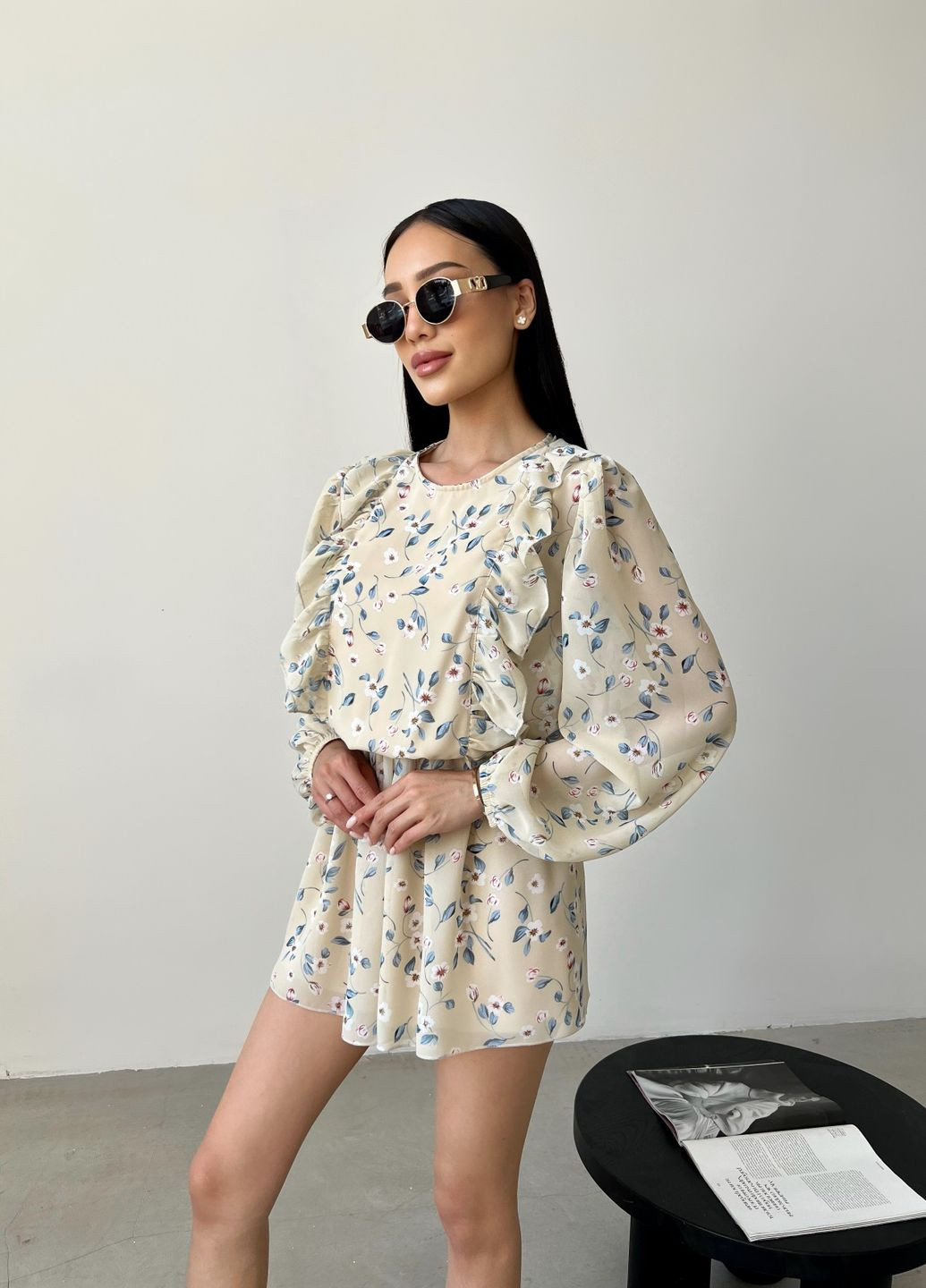 Бежевое кэжуал комбинезон Larionoff с цветочным принтом