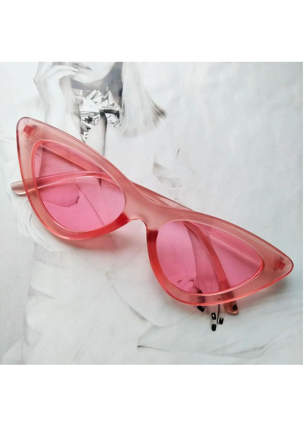 Треугольные очки солнцезащитные кошачий глаз цветная оправа Розовый No Brand (257864295)