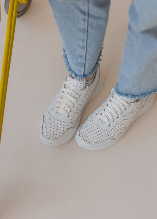 Білі осінні білі шкіряні кросівки з перфорацією Villomi