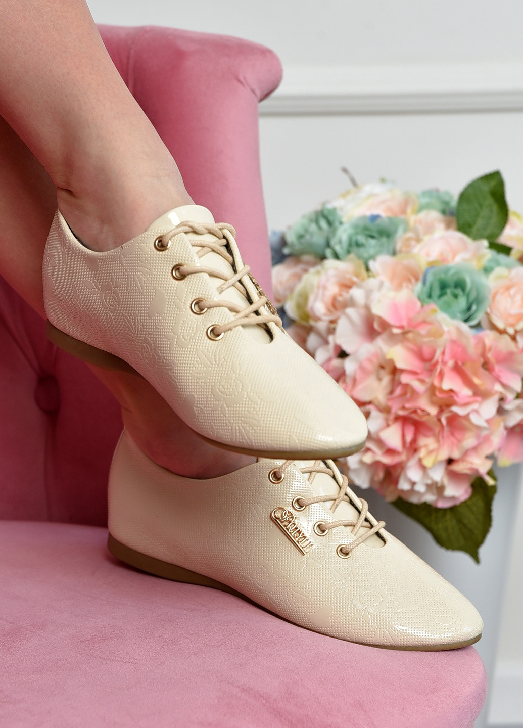 Туфлі жіночі бежевого кольору на шнурівці Let's Shop (259316781)