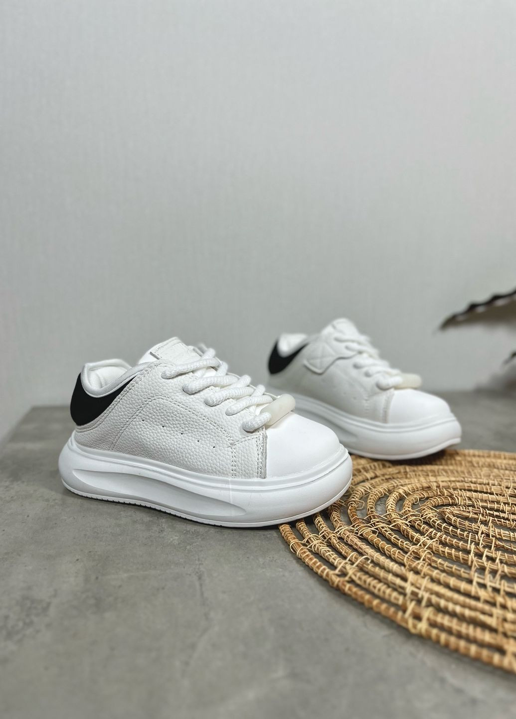Чорно-білі осінні кросівки Jong Golf