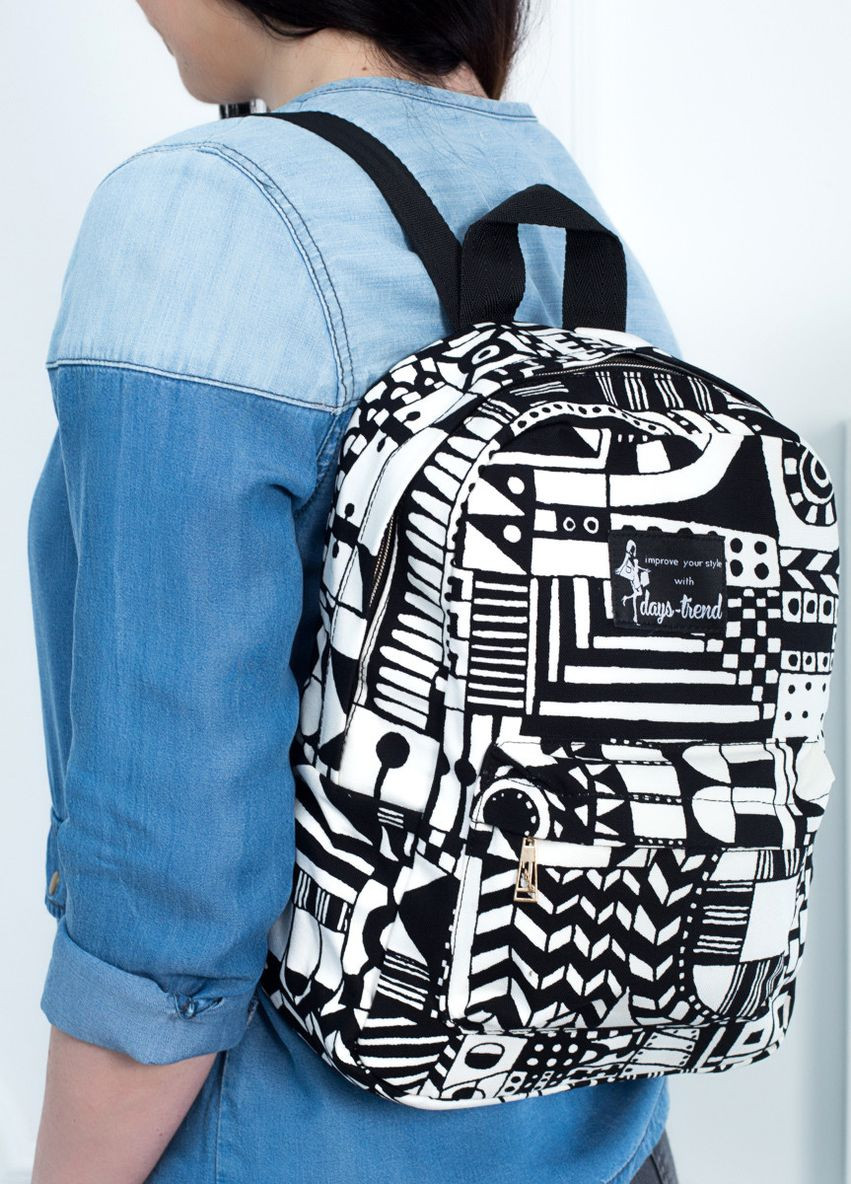 Молодежный женский рюкзак черно белый с абстрактным рисунком из джинсовой ткани среднего размера No Brand (260597014)