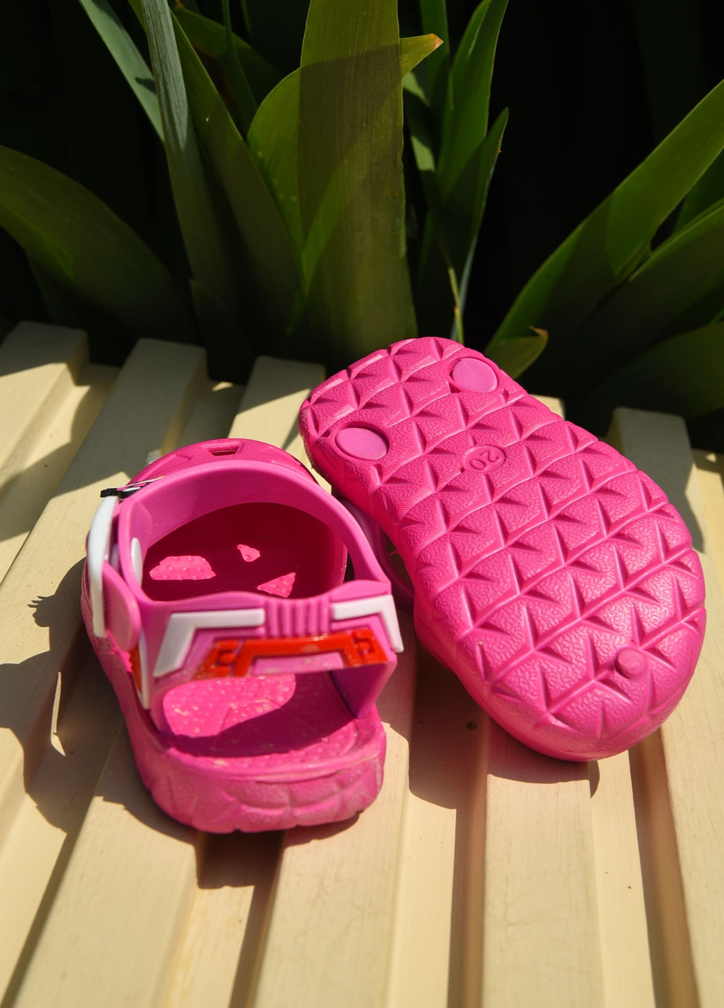 Сандалі дитячі піна для дівчинки рожевого кольору Let's Shop (259660826)