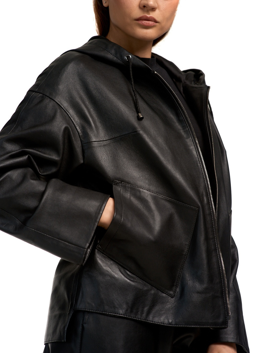 Черная демисезонная женская кожаная куртка классика с капюшоном оверсайз oversize натуральная кожа. весна осень демисезон fer2683 черная Actors