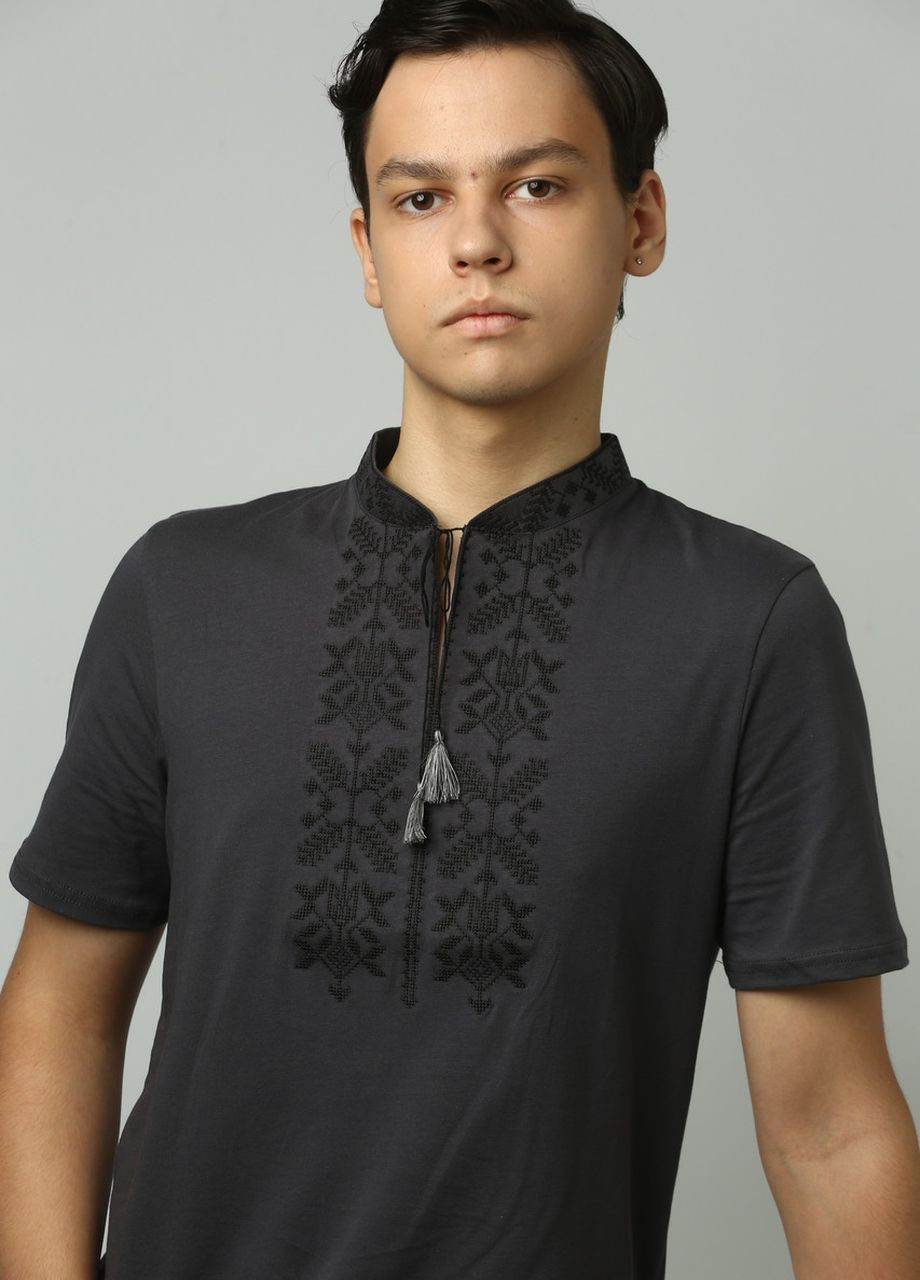 Вишита чоловіча футболка у сірому кольорі з геометричним орнаментом "Тризуб" Melanika (277162701)