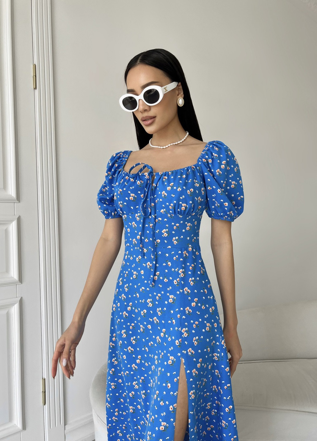 Синее кэжуал платье Larionoff с цветочным принтом