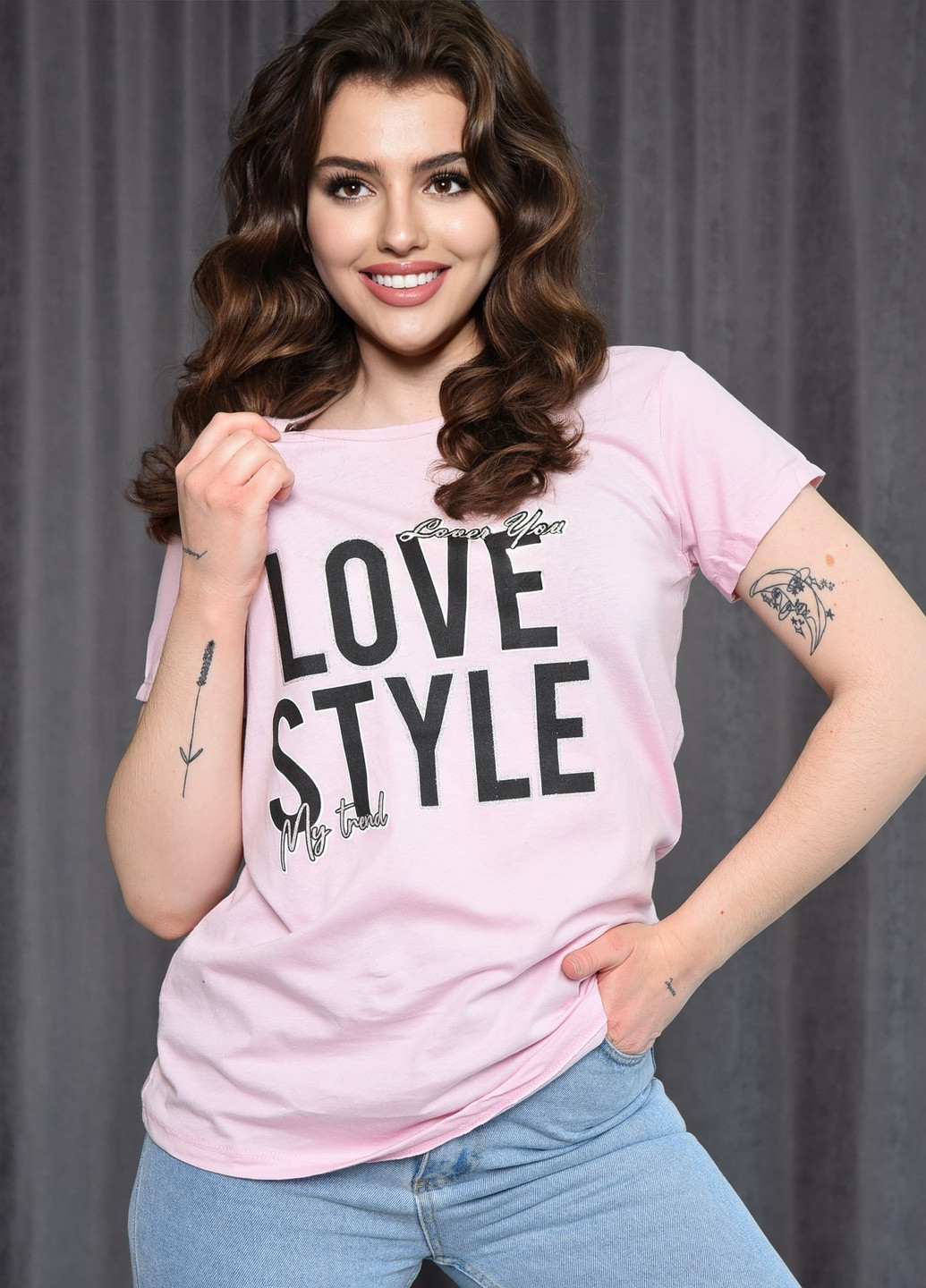 Светло-розовая летняя футболка женская светло-розового цвета Let's Shop