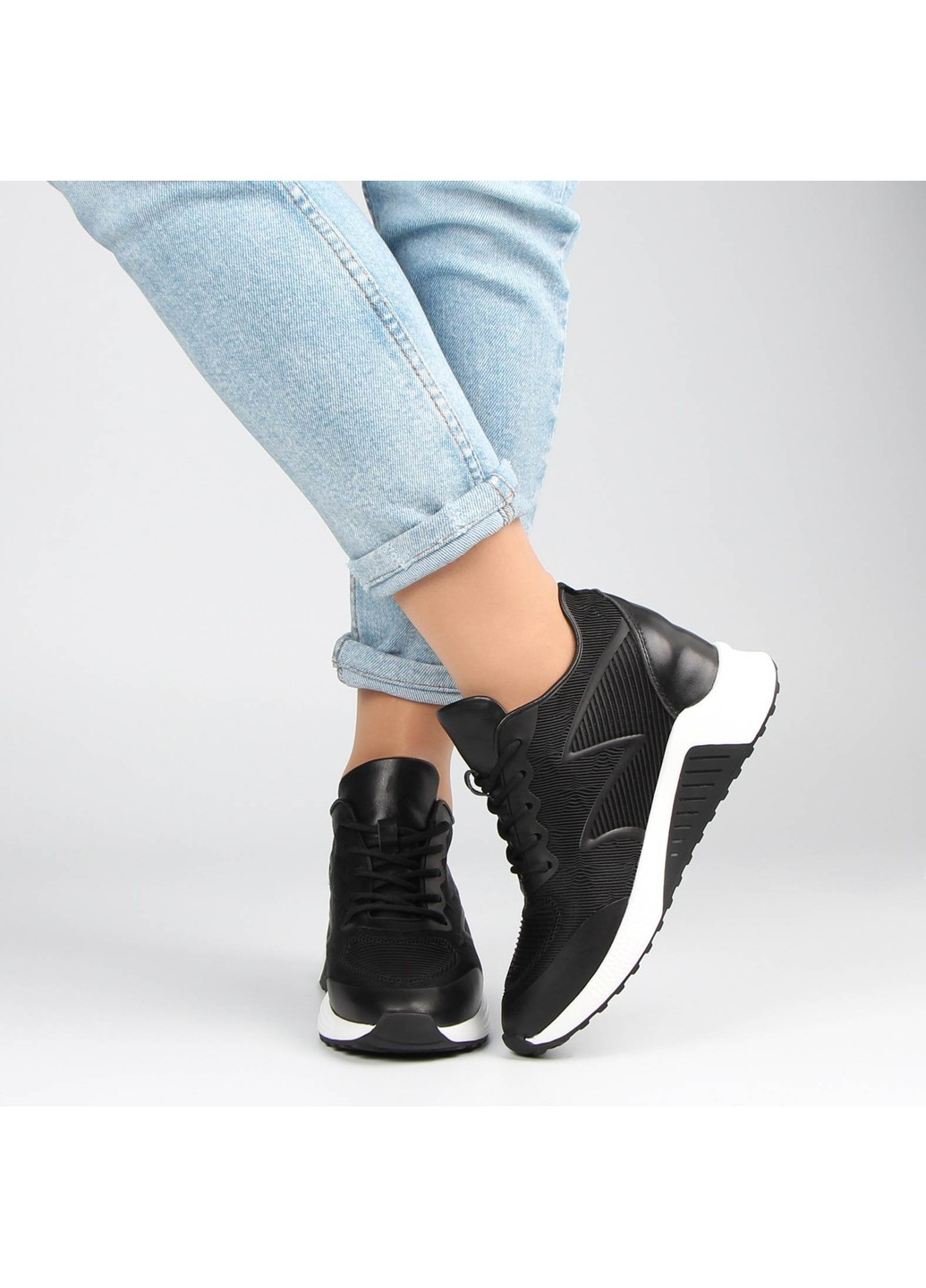 Черные демисезонные женские кроссовки 196828 Buts