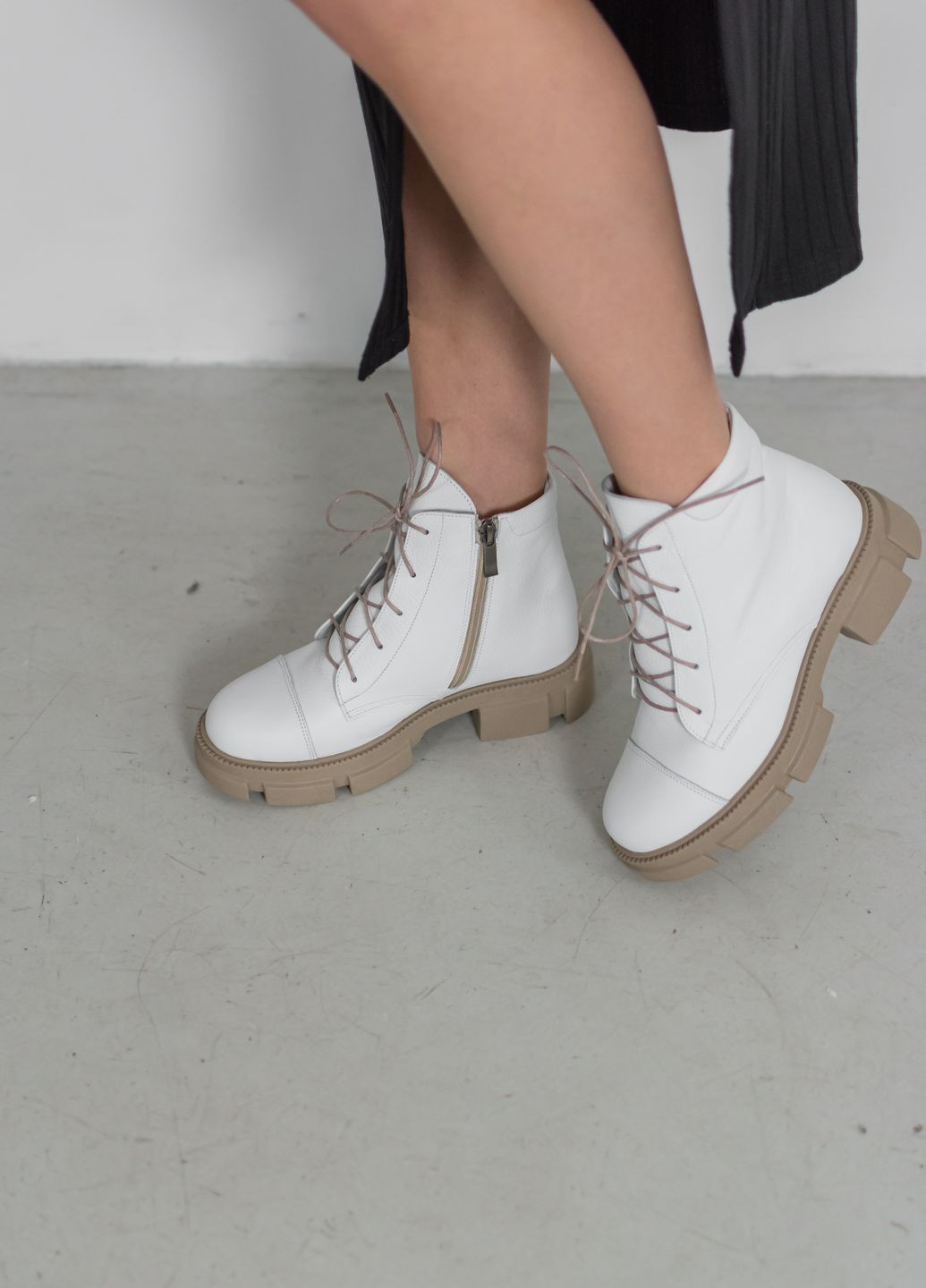 Зимние белые кожаные ботинки зимние Villomi со шнуровкой