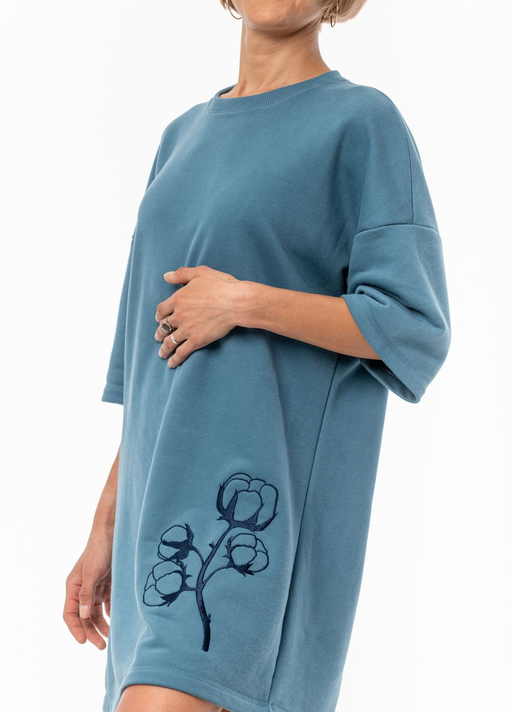 Синее повседневный демисезонное платье оверсайз с вышивкой "bavovna" VINCA с цветочным принтом
