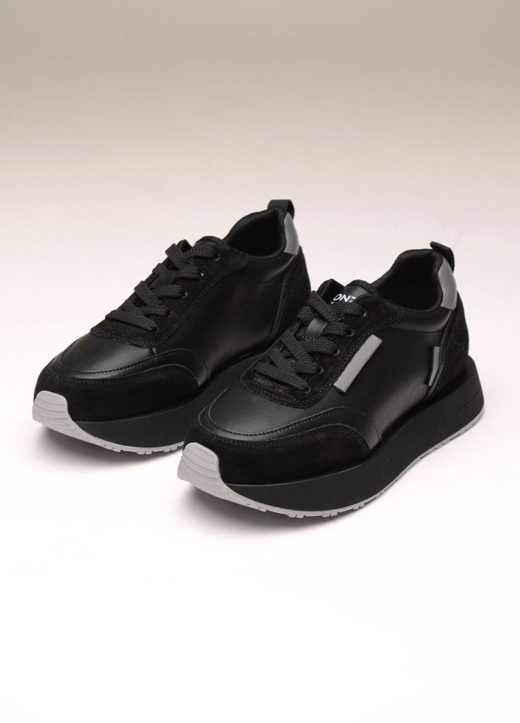 Черные демисезонные кроссовки 181660 Lonza