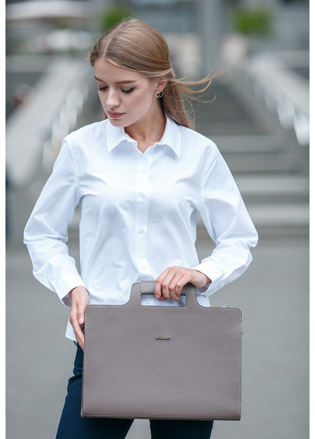 Жіноча шкіряна сумка для ноутбука і документів темно-бежева BN-BAG-36-BEIGE BlankNote (278050560)