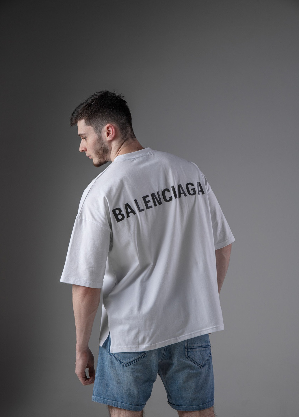 Белая стильна оверсайз футболка з лого balenciaga с коротким рукавом Vakko