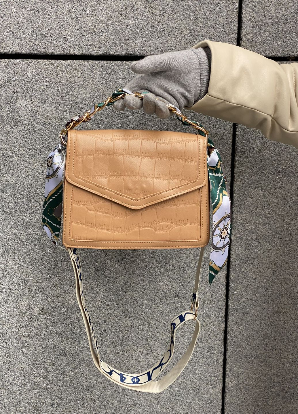 Жіноча сумка крос-боді на широкому ремінці бежева No Brand (272593128)