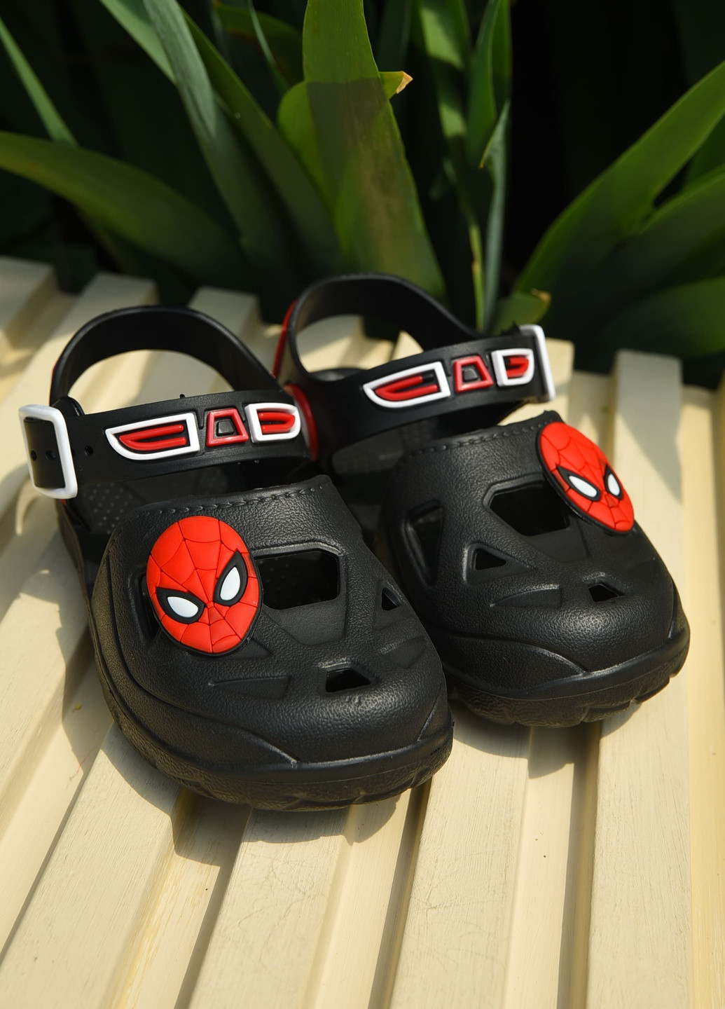 Черные пляжные сандали детские пена для мальчика черного цвета Let's Shop с ремешком