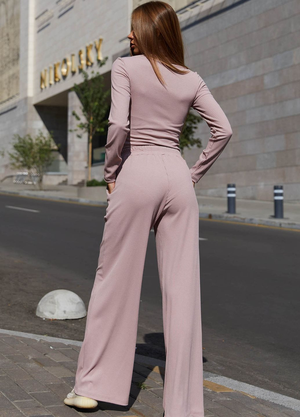 Широкие брюки-кюлоты цвета пудра Jadone Fashion (267330433)