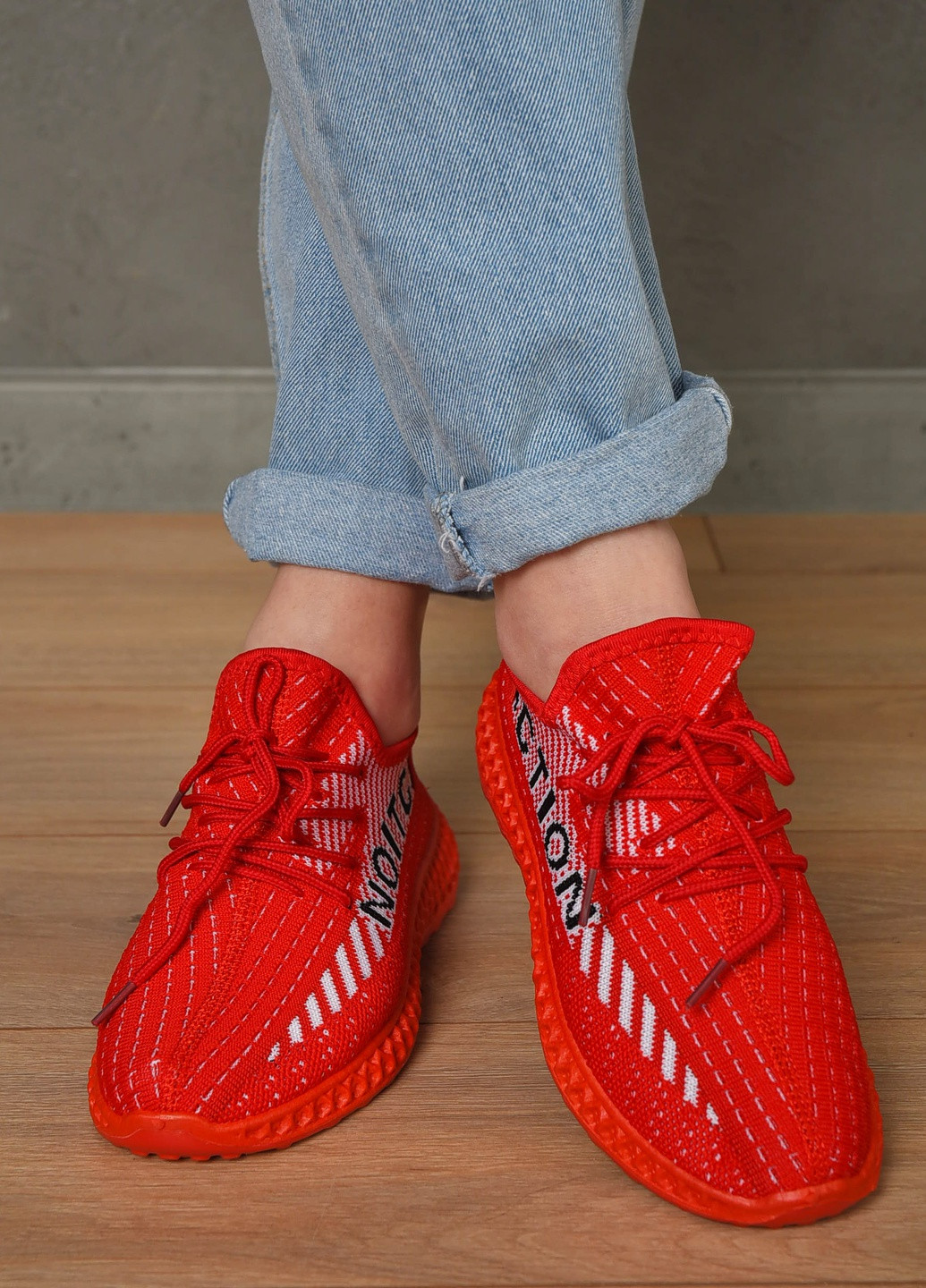 Красные демисезонные кроссовки женские красного цвета текстиль Let's Shop