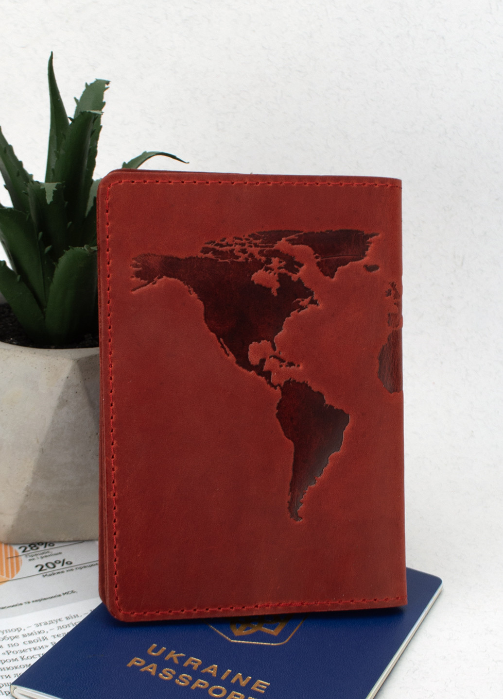 Обкладинка шкіряна на закордонний паспорт "Карта" (червона) HandyCover (261406366)