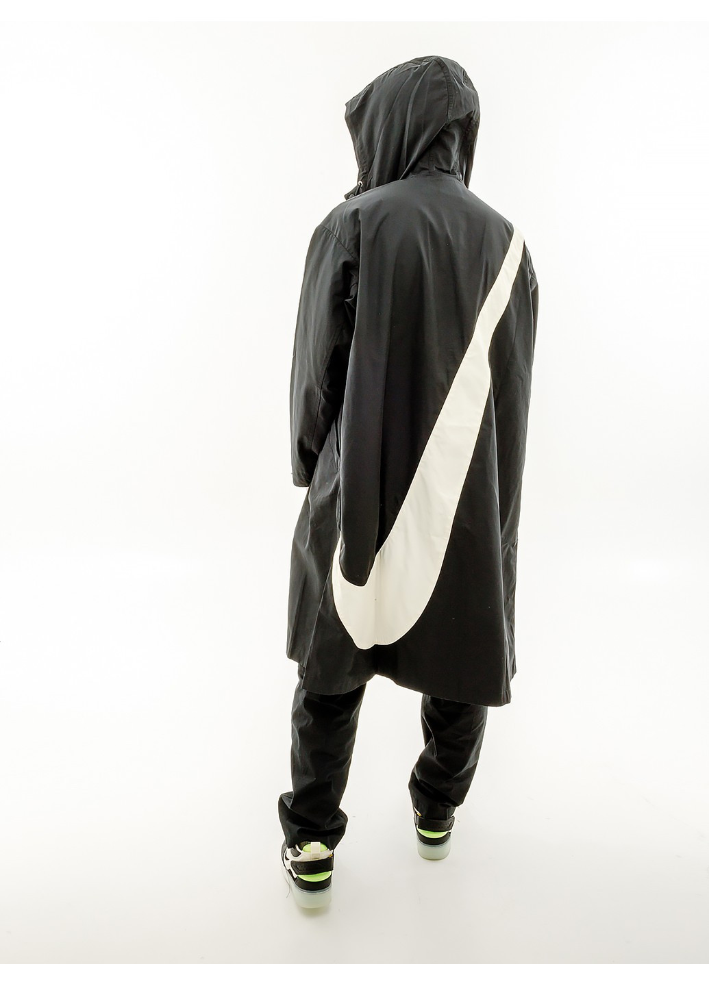 Черная демисезонная куртка swoosh parka Nike
