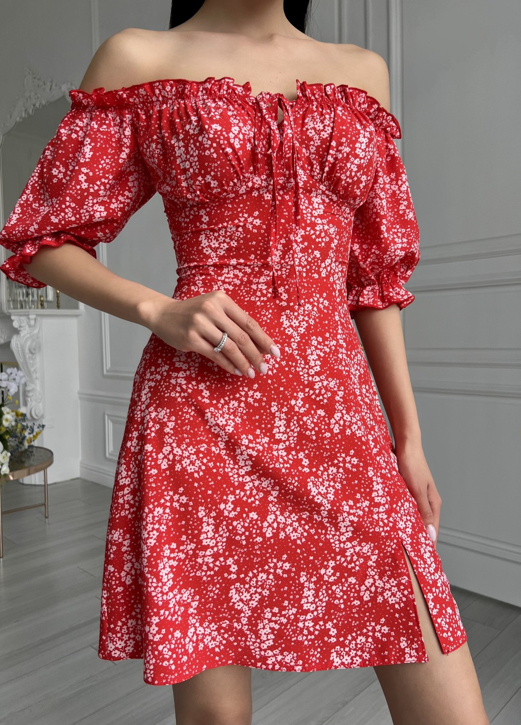 Красное кэжуал платье Larionoff с цветочным принтом