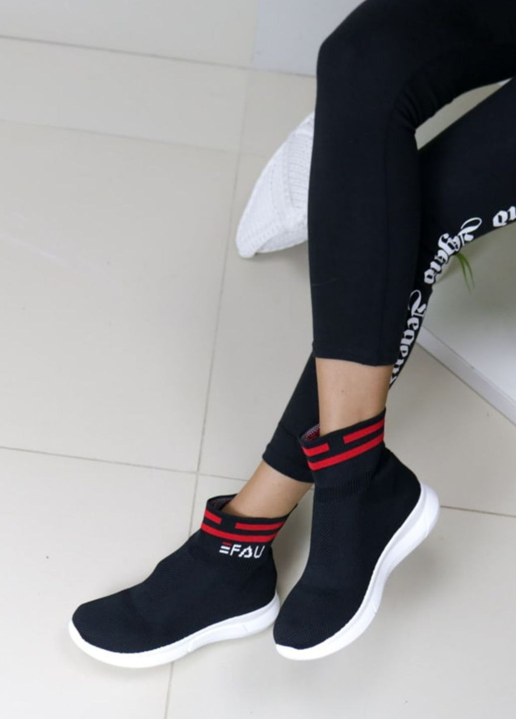Чорні осінні стильні жіночі кросівки No Brand
