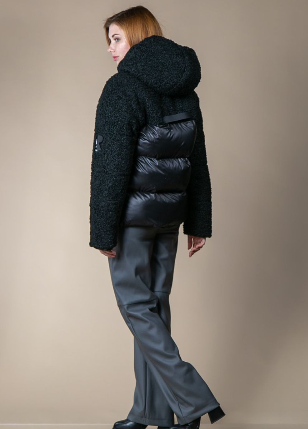 Черная зимняя куртка зимняя из эко-овчини и плащевки CHICLY