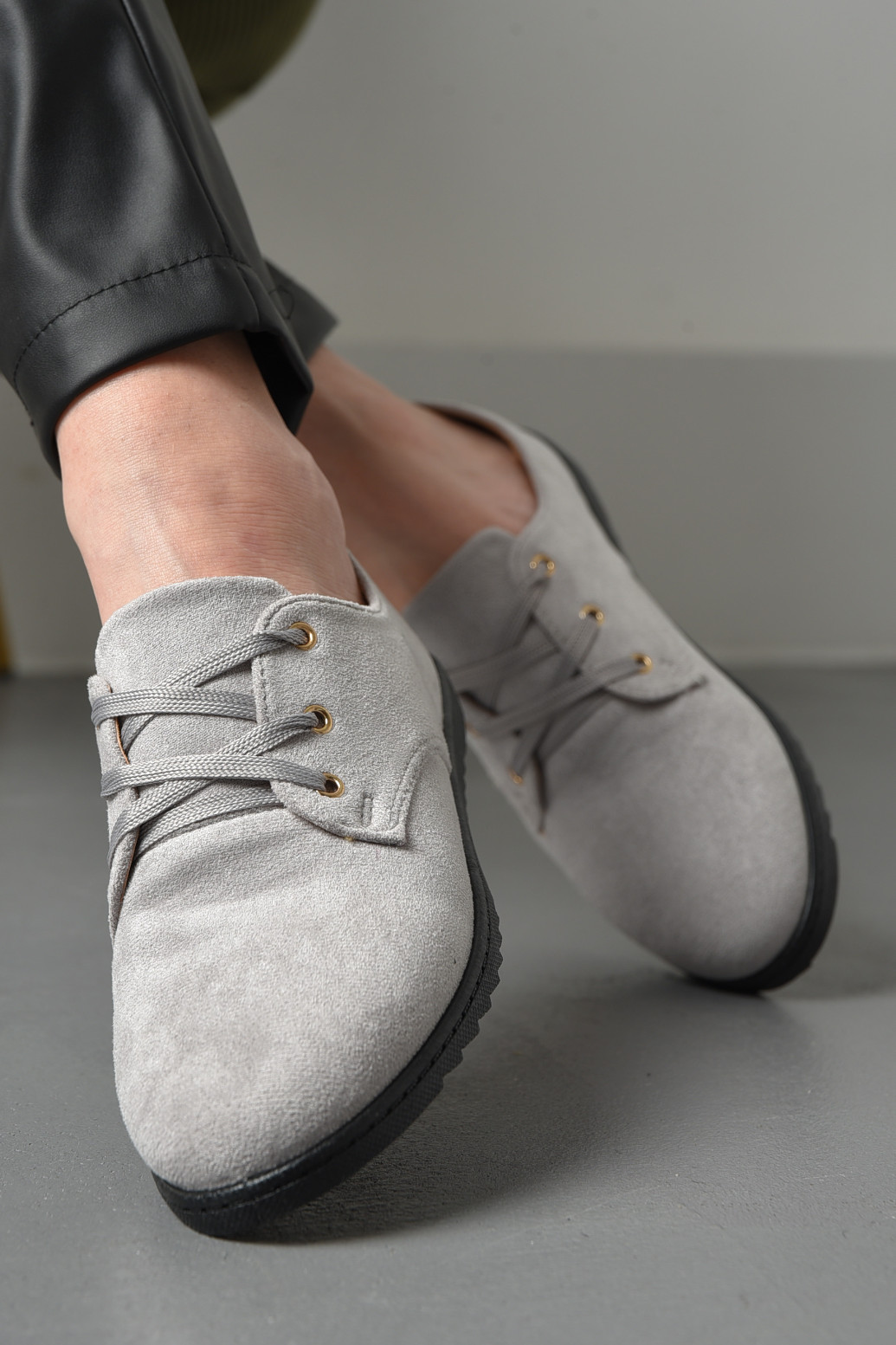 Мокасини жіночі сірого кольору на шнурівці Let's Shop (278404416)