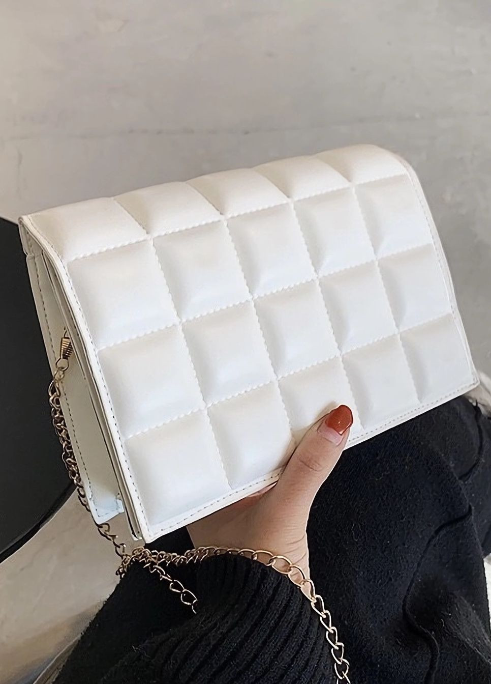 Жіноча маленька класична сумка клатч на ланцюжку біла No Brand (264021564)