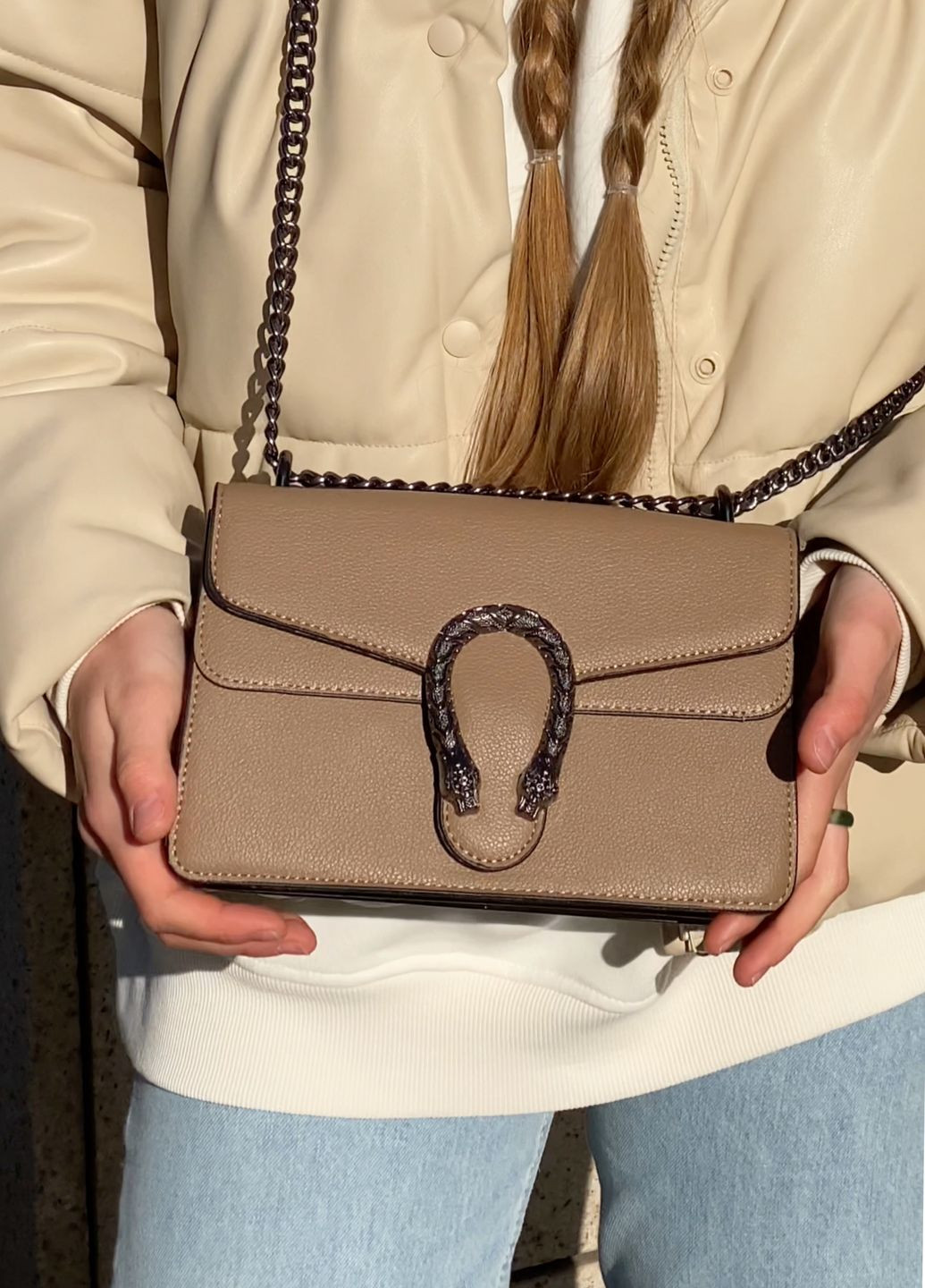 Жіноча сумка крос-боді з підковою бежева No Brand (271828163)