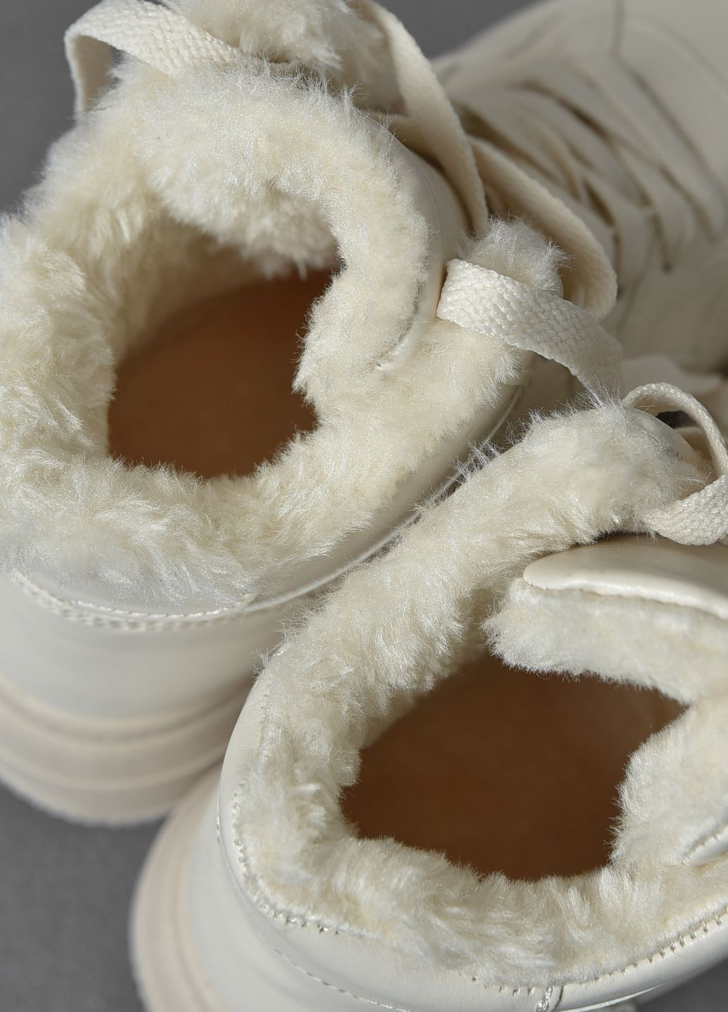 Бежеві зимовий кросівки жіночі на хутрі бежевого кольору Let's Shop