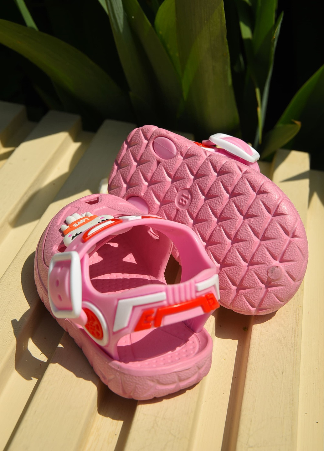 Сандалі дитячі піна для дівчинки рожевого кольору Let's Shop (259660819)