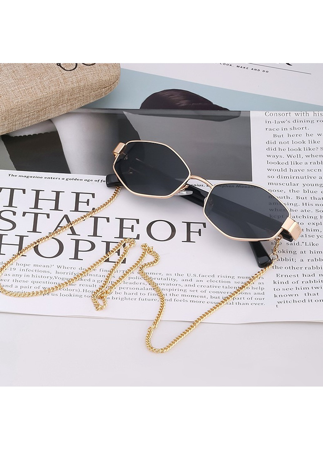 Сонцезахисні окуляри шестигранні з ланцюжком Delight чорні з золотом No Brand (277979512)