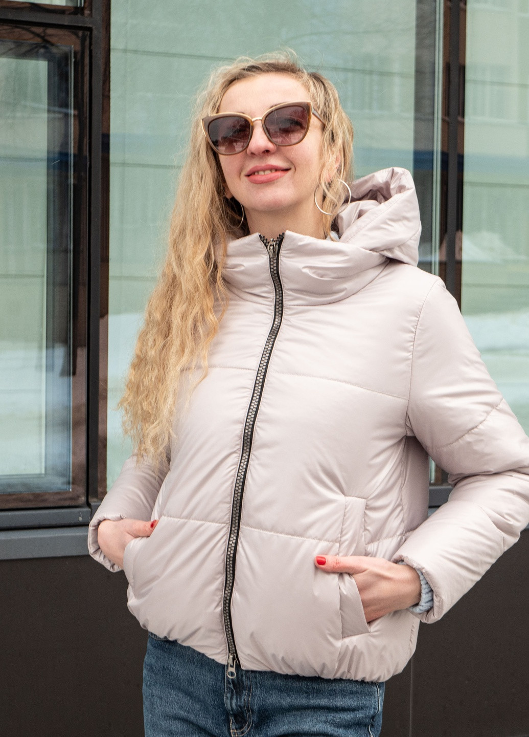 Молочна демісезонна модні жіночі куртки осінні від виробника SK