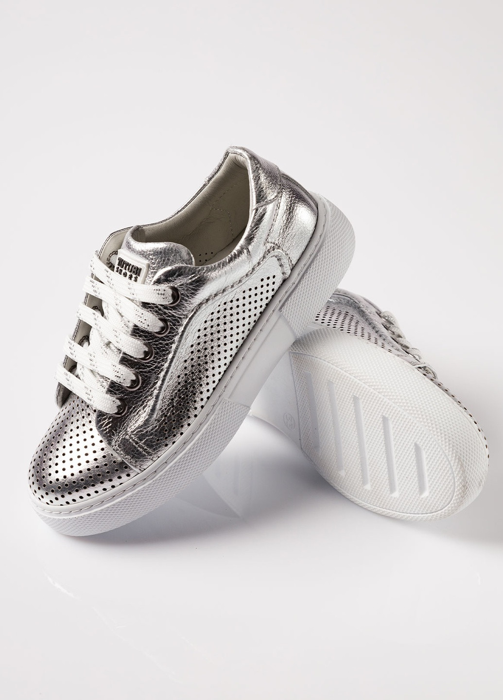 Серебряные демисезонные кроссовки из натуральной кожи для девочки 8736 27 17см серебристый 64970 Tutubi