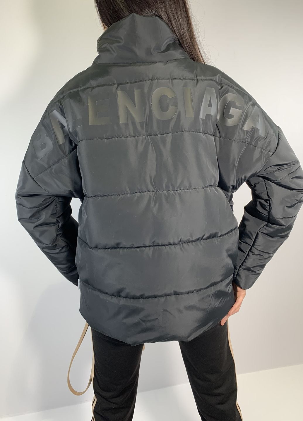 Чорна куртка жіноча, чорного кольору, приталена LoveKAN