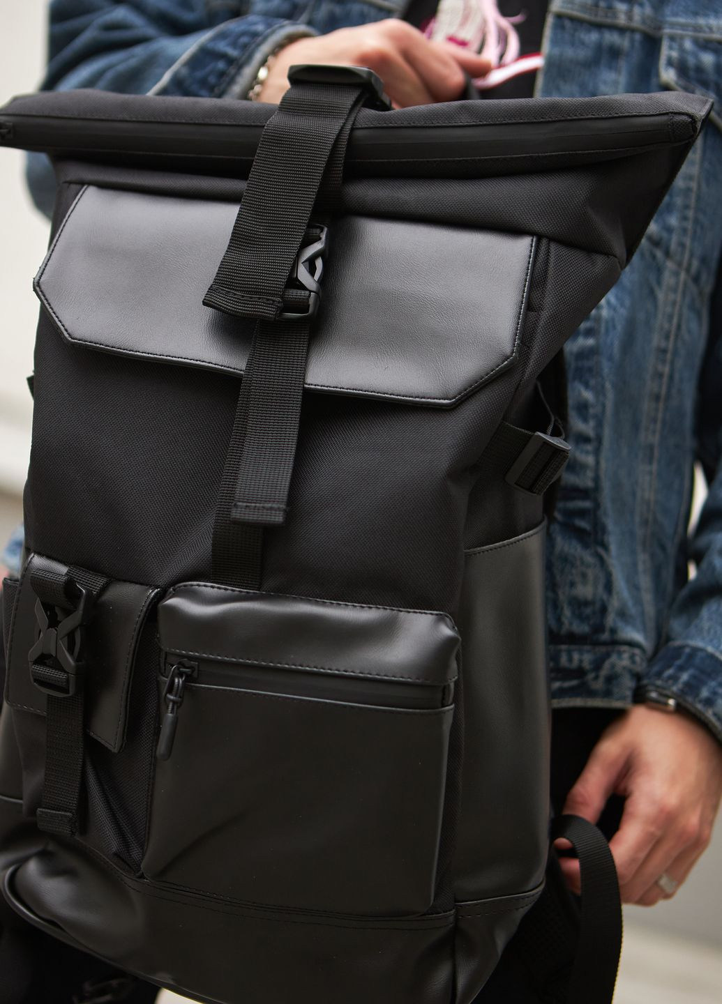 Стильний та практичний рюкзак ролтоп для ноутбука Rolltop для подорожей чорного кольору No Brand (260063686)