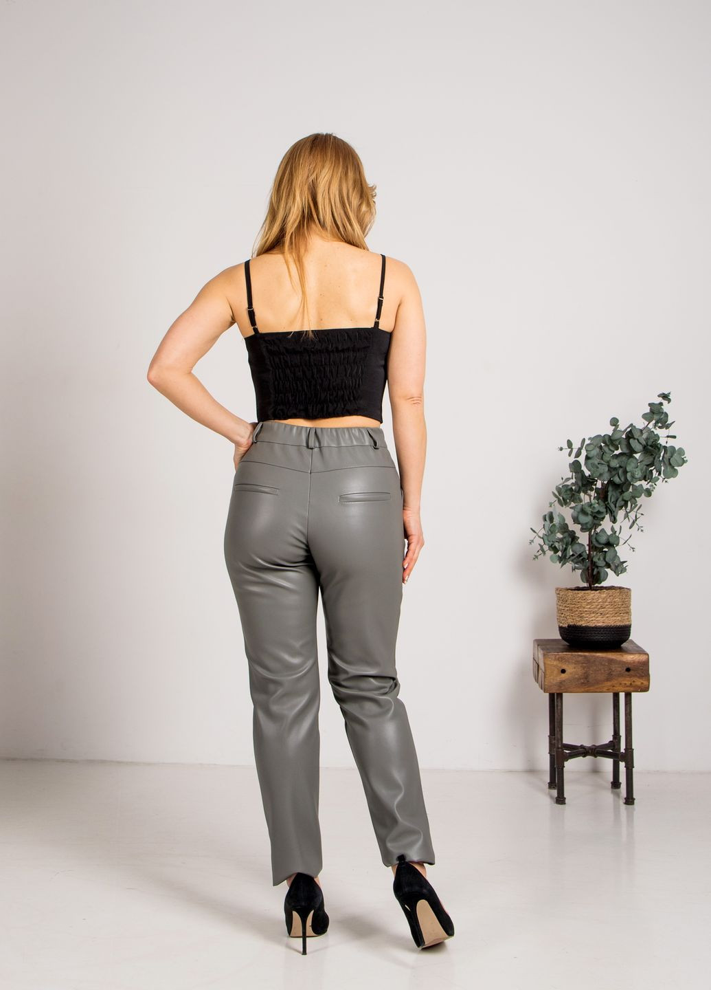 Женские брюки из экокожи на кашемире 695МЕ черные. No Brand (276907182)