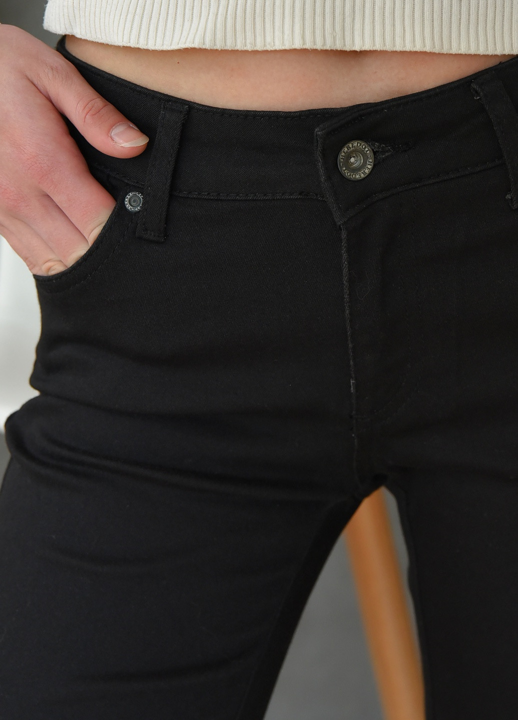 Черные демисезонные зауженные джинсы подростковые черного цвета Let's Shop