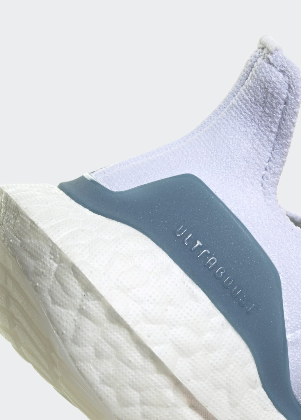 Белые всесезонные кроссовки ultraboost 22 adidas