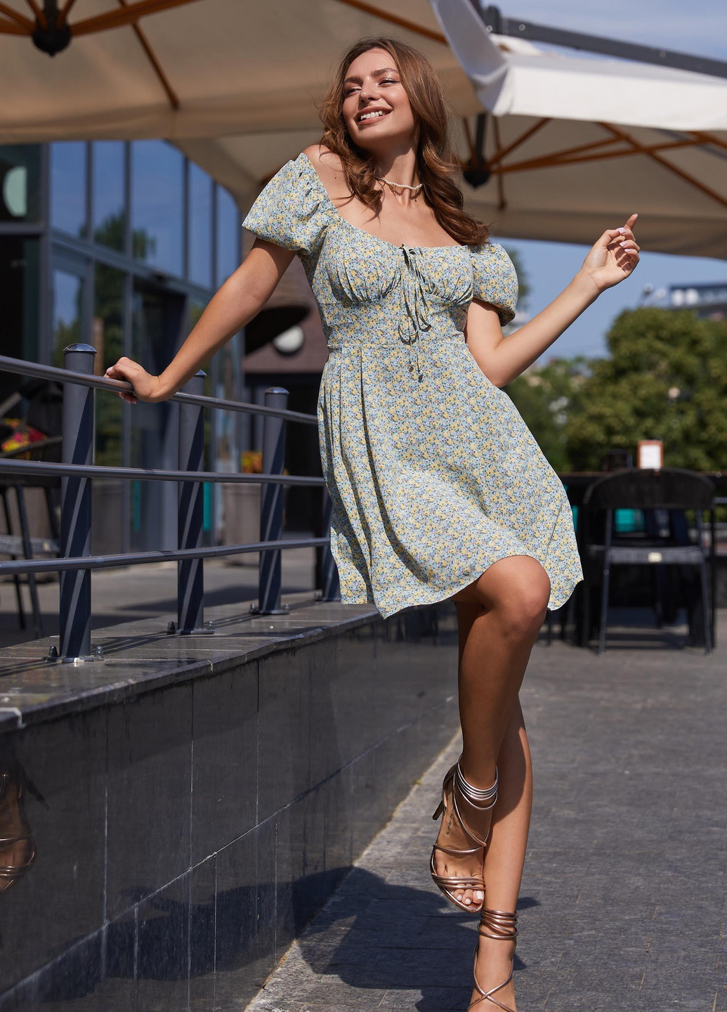 Оливковое повседневный летнее платье цвета оливки с красивым цветочным принтом Jadone Fashion