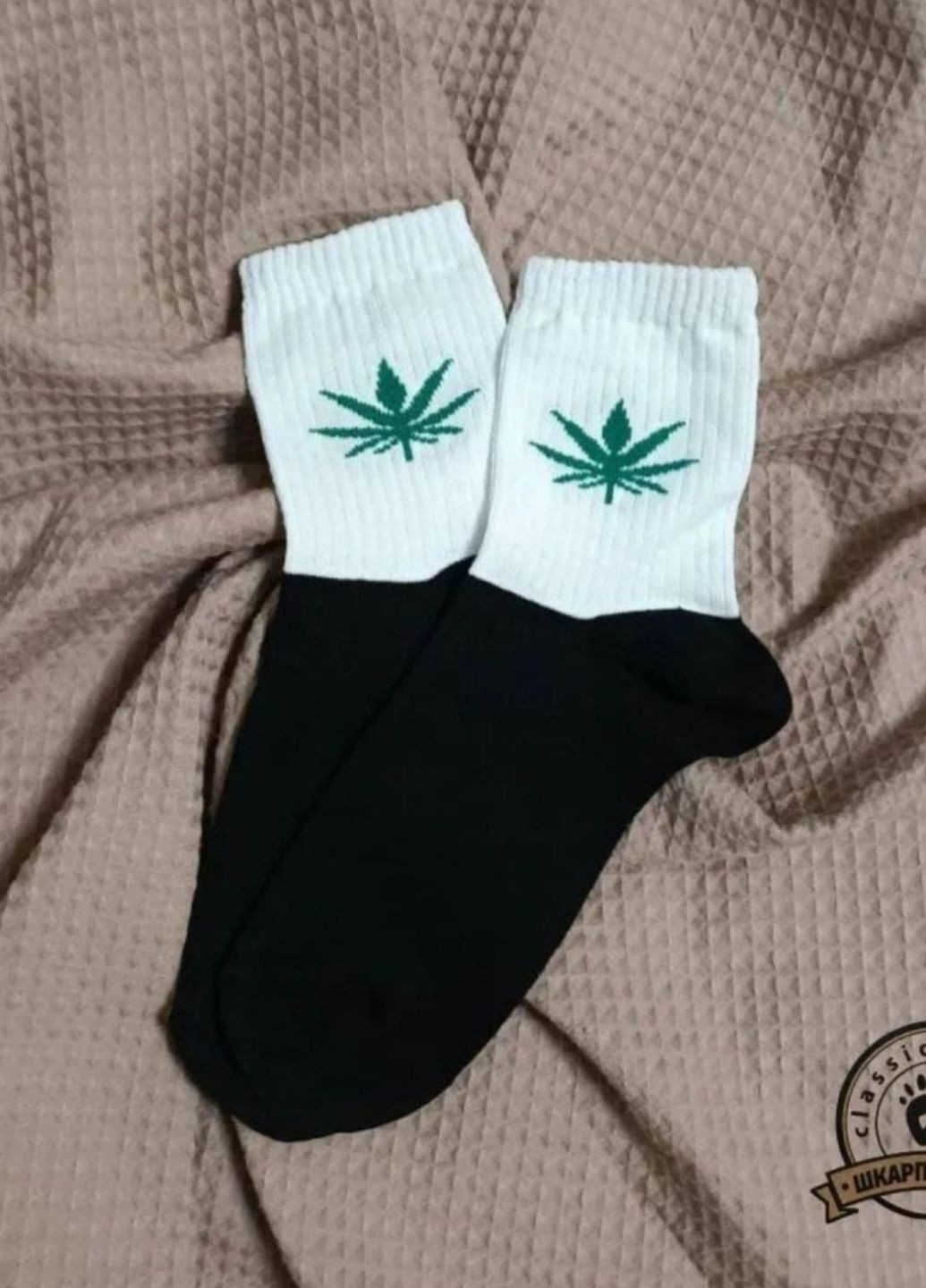 Модні чорно-білі високі шкарпетки прикол з принтом Маріхуана No Brand (266914242)