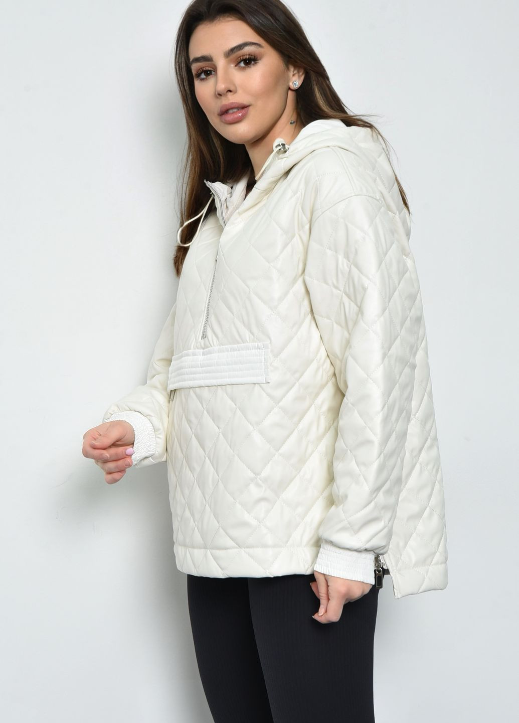 Белая демисезонная куртка-анорак женская демисезонная полубатальная из экокожи белого цвета Let's Shop